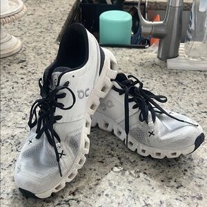 iCloud Womens x3 training shoe white and Black Athletic Shoes size 7